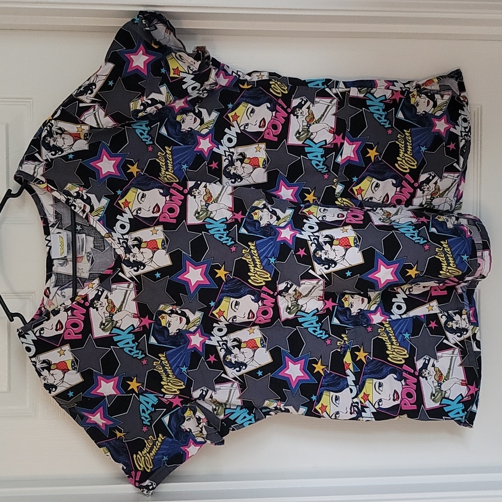 DC comics Wonder Woman Scrub Top 2XL multicolored